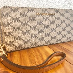 Michael Kors Zip Around Wallet